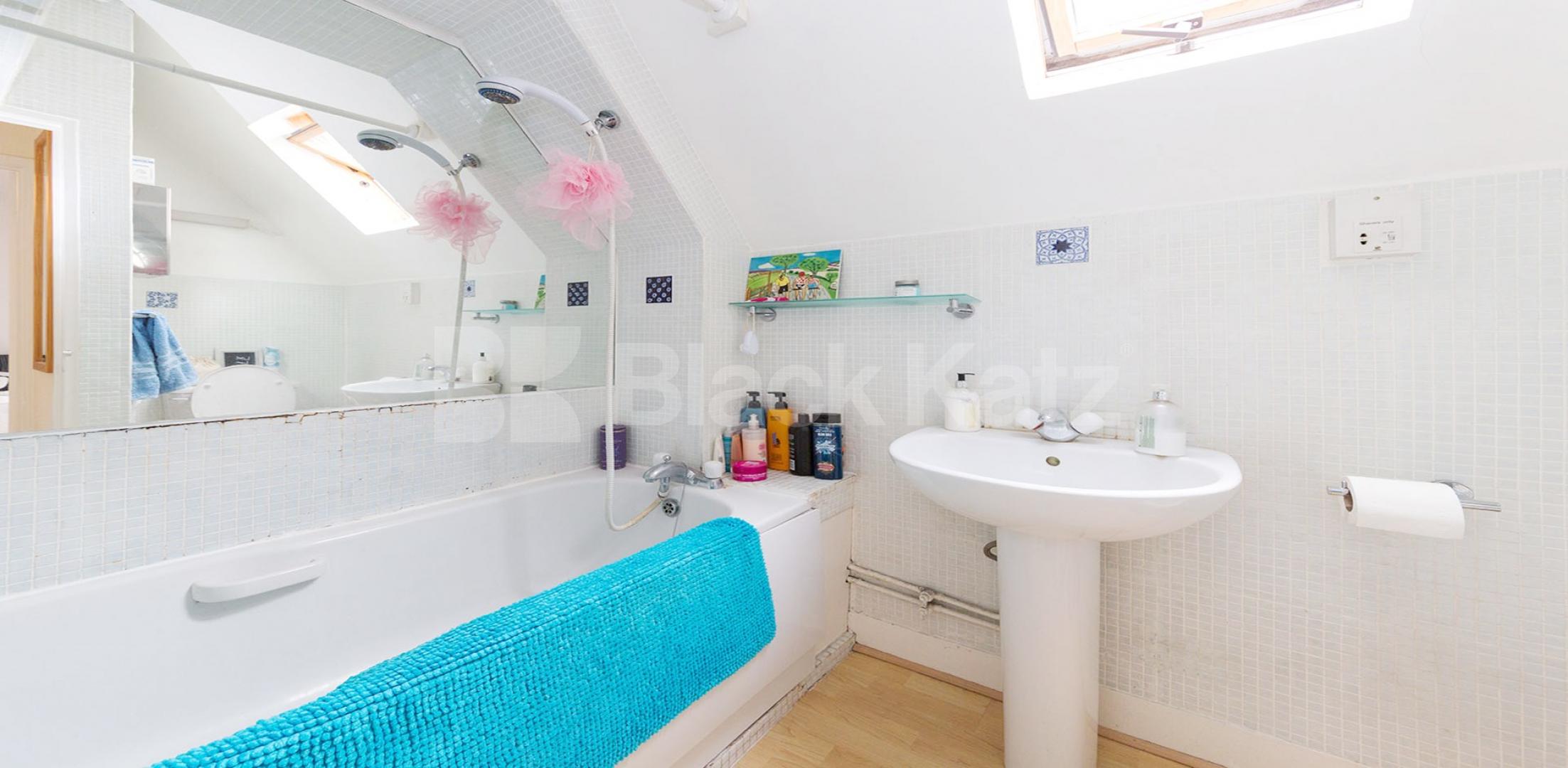 Stunning  Apartment Sulgrave Road, Shepherds Bush, Shepherds Bush